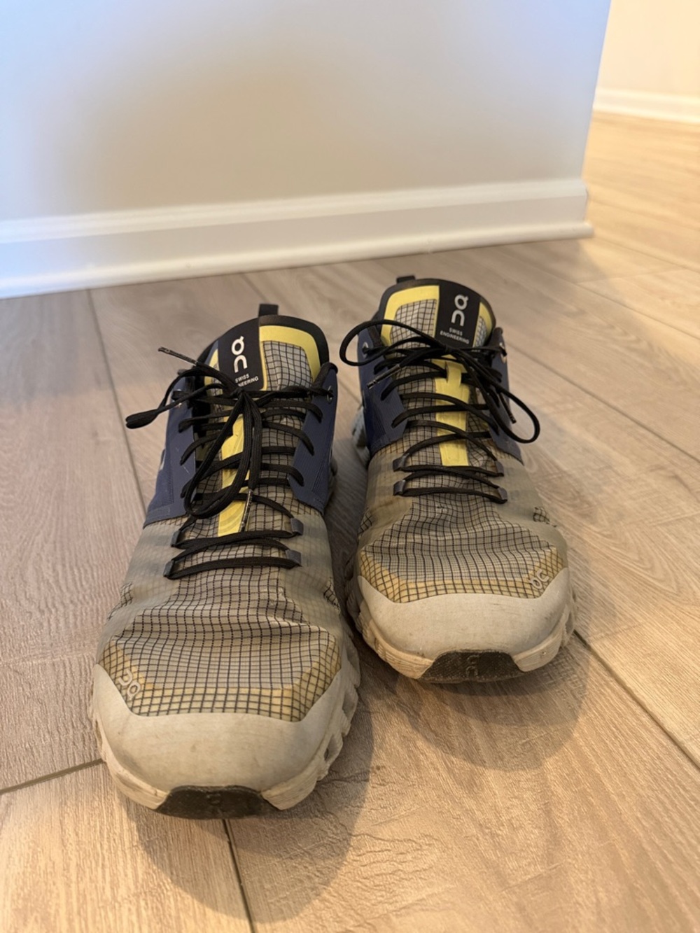 On Running Men's Athletic Shoes in Yellow and Navy Accent
